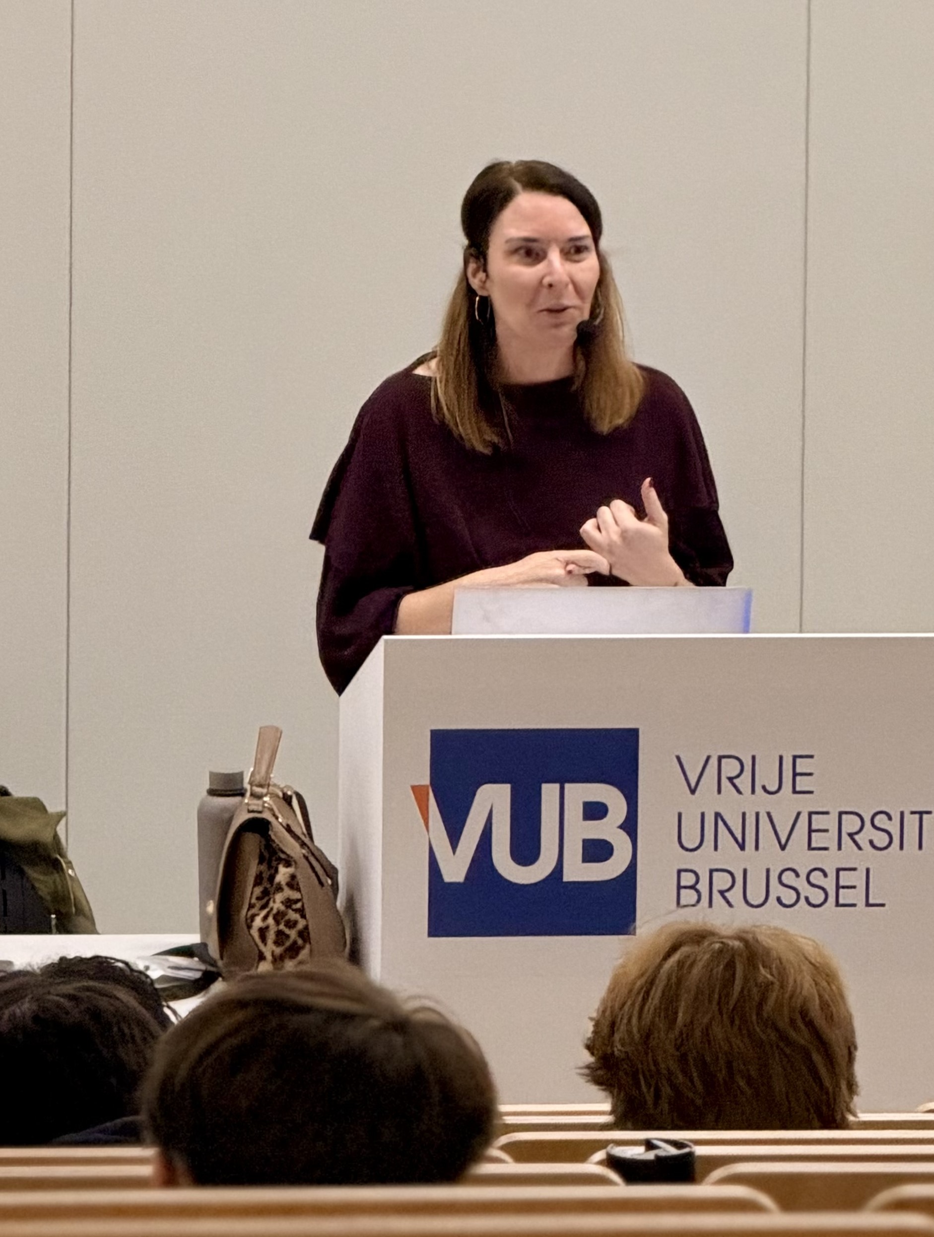 Jessica Domen speaking at Vrije Universiteit Brussel (VUB) – guest professor in Marketing and Strategic Marketing