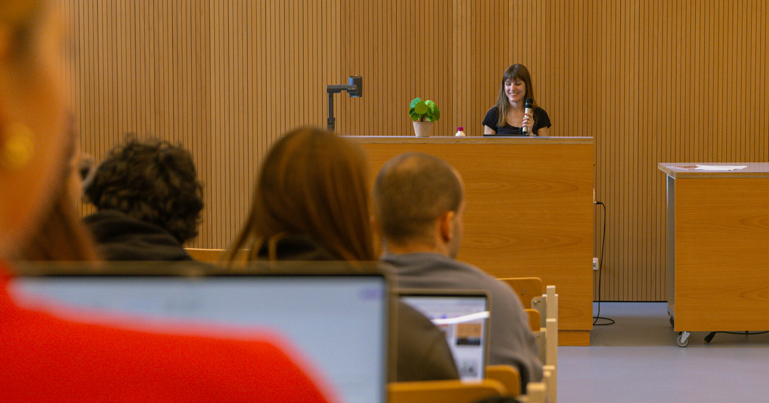 saar-bossuyt-phd-teaching-consumer-behaviour-by-SimonFabry saar-bossuyt-phd-teaching-consumer-behaviour-by-SimonFabry